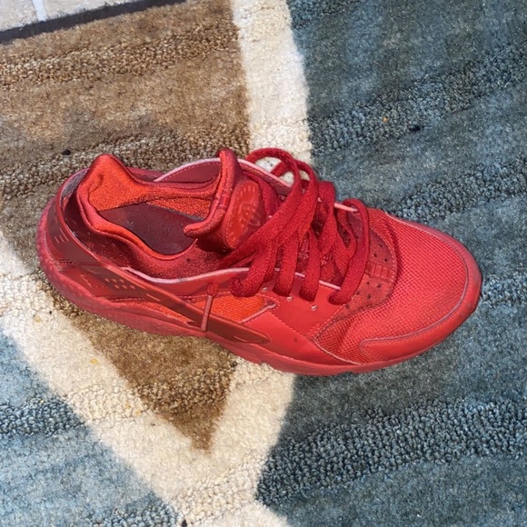 all red huarache shoes